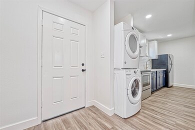 5609 Denmark St unit C, Houston, TX 77028 - photo 3