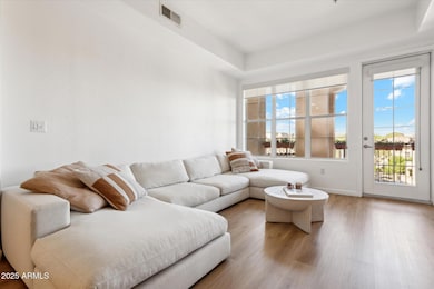 LIVINGROOM