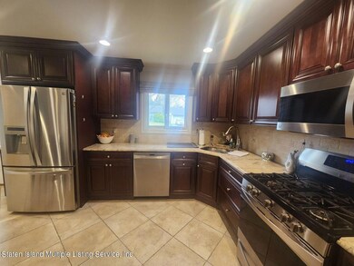 218 Montreal Ave, Staten Island, NY 10306 - photo 6