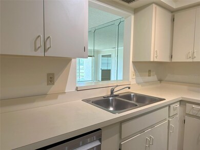 7050 Fairway Bend Ln unit 266, Sarasota, FL 34243 - photo 7