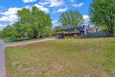 3910 SW Chelmsford Rd, Topeka, KS 66610 - photo 5