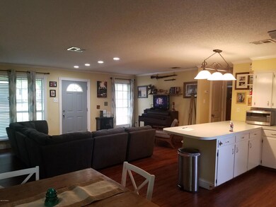 116 Roxanne Dr, Youngsville, LA 70592 - photo 2