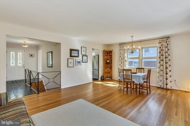 11306 Mapleview Dr, Silver Spring, MD 20902 - photo 2