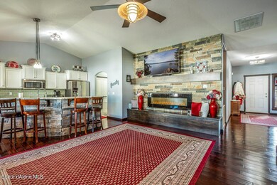 Kitchen/ Living room