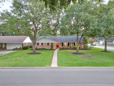 1202 Frances Dr, Rosenberg, TX 77471 - photo 2