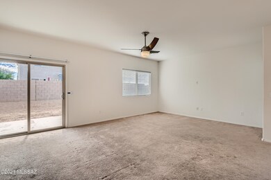 6-004714556-07 Living Room