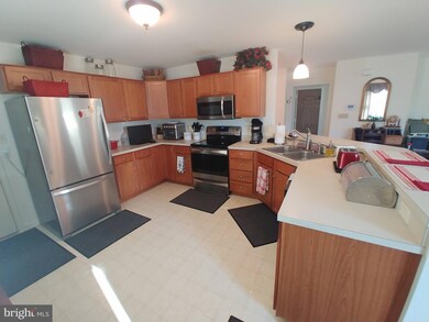 402 Benjamin Dr, Chambersburg, PA 17201 - photo 5