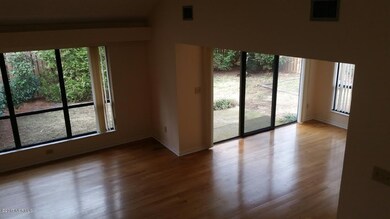 Albert Cir 8