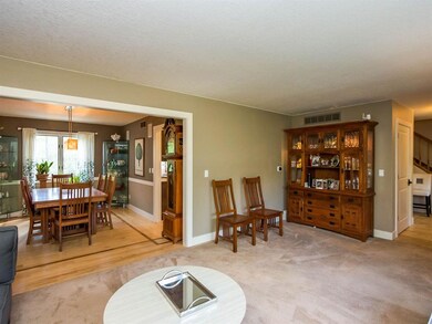 4551 Doe Run Dr, Cedar Rapids, IA 52411 - photo 4