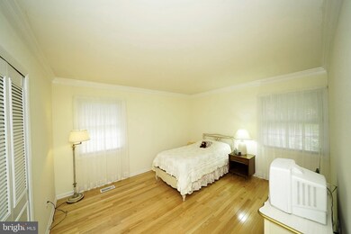 13152 Madonna Ln, Fairfax, VA 22033 - photo 4