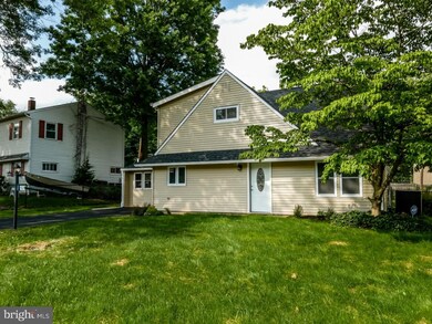 52 Rustleaf Ln, Levittown, PA 19055 - photo 2