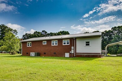 976 Mcdermott St, Asheboro, NC 27205 - photo 3