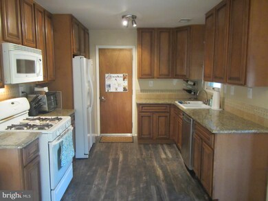 3141 Birch Cir E, Whitehall, PA 18052 - photo 5