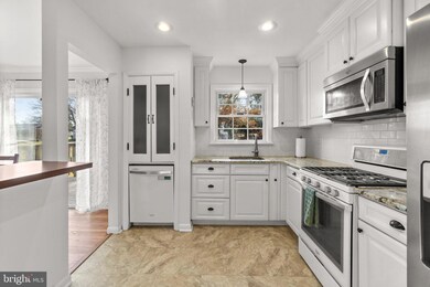 1009 Courtland Dr, Sykesville, MD 21784 - photo 7