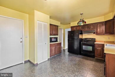 15208 Centergate Dr, Silver Spring, MD 20905 - photo 6