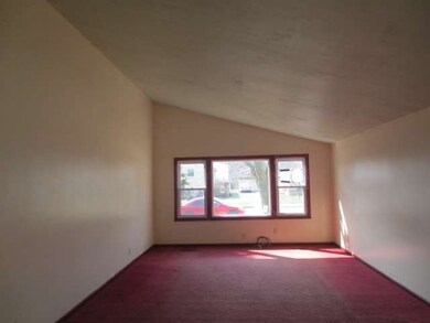 618 Santa fe Ave, Carpentersville, IL 60110 - photo 3