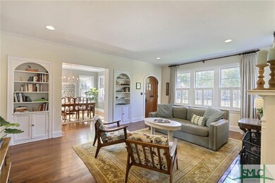 Living room also has built-ins.