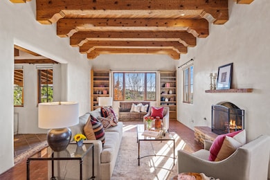 42 E Via Plaza Nueva, Santa Fe, NM 87507 - photo 2