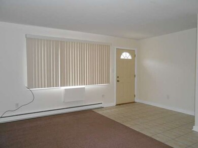 845 Richard St unit E, Aurora, IL 60506 - photo 2