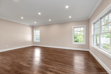 34 Calumet Dr, Dix Hills, NY 11746 - photo 3