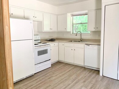 Kitchen - fridge included