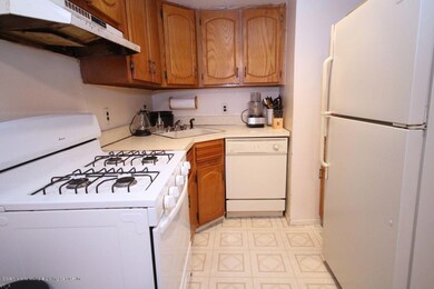 80 Daffodil Ln unit 117, Staten Island, NY 10314 - photo 5