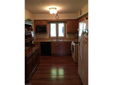 Great kitchen with great cabinet space.  Hutch doe