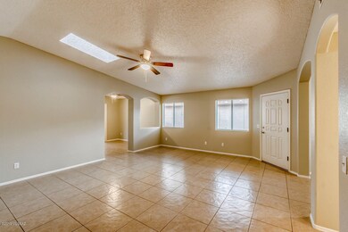 6109 N April Dr__003