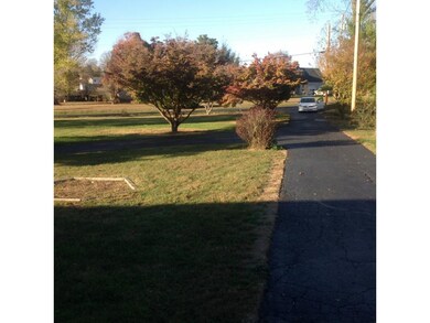 1063 Smalling Rd, Johnson City, TN 37601 - photo 5