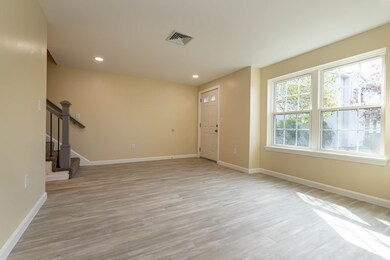 107 Franklin Street Extension unit 8, Derry, NH 03038 - photo 5