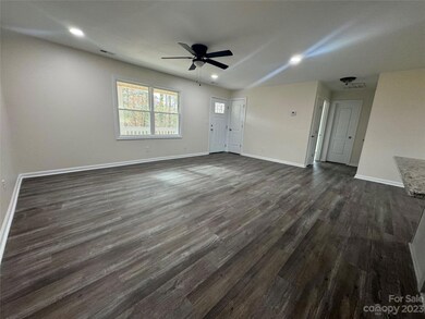 581 Pontiac Dr, Shelby, NC 28152 - photo 5