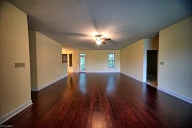 124 Ravencrest Dr, Statesville, NC 28625 - photo 2