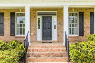 Gorgeous front porch!