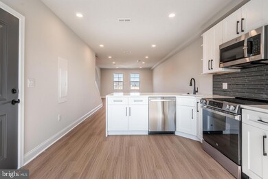 4070 Conshohocken Ave unit B, Philadelphia, PA 19131 - photo 2