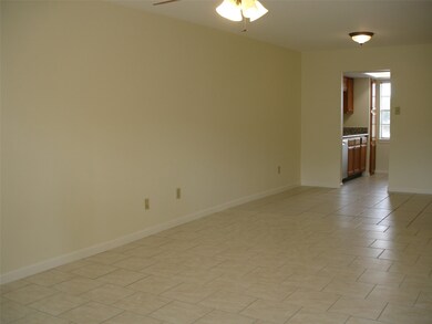 14333 Memorial Dr unit 41, Houston, TX 77079 - photo 2