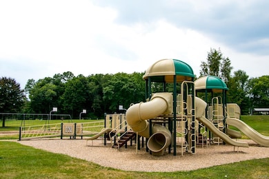 6780 Gwenmawr Rd unit 38, Bethlehem, PA 18017 - photo 3