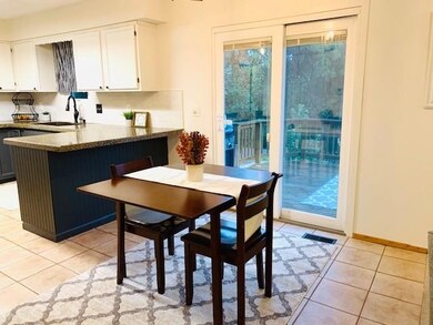 DiningToKitchen_SlidersToDeck