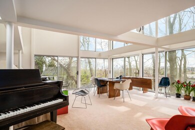 Beautiful Living / Dining Room