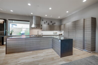 1613 Fairview St, Houston, TX 77006 - photo 2