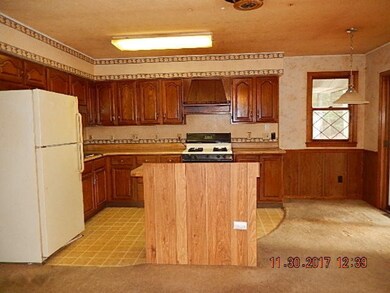 2543 82nd kitchen (2)