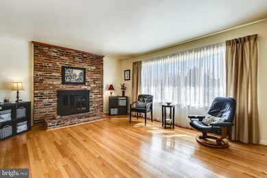 14710 Carson Dr, Burtonsville, MD 20866 - photo 2