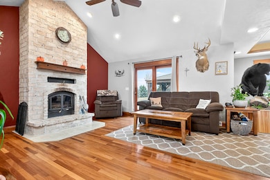 W7628 Center Valley Rd, Shiocton, WI 54170 - photo 6