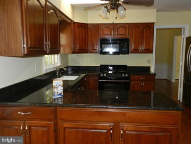 7803 Lakeland Valley Dr, Springfield, VA 22153 - photo 7