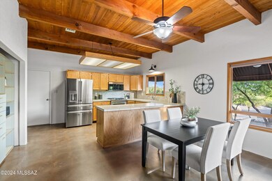 Kitchen & Dining