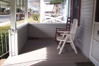 ROCKING CHAIR FRONT PORCH