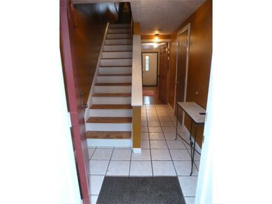 Entry/Foyer.