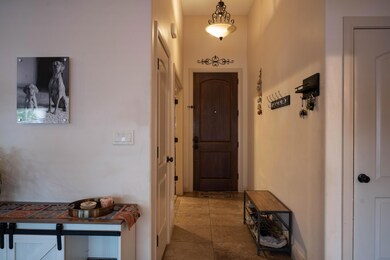 25_inside-entry-way-of house-saint-georg