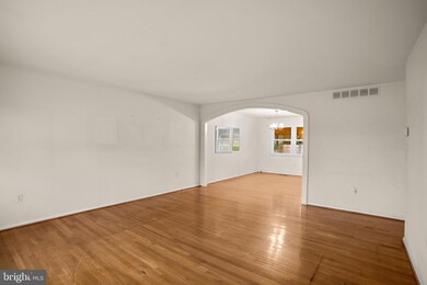 3923 Zurich Rd, Randallstown, MD 21133 - photo 3