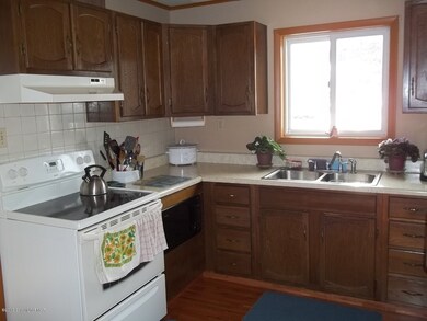 6645 Walnut St, Slatington, PA 18080 - photo 5