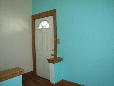 Entry/Foyer.